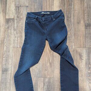 3 for $15 💖Bluenotes Jeggings size 28/32